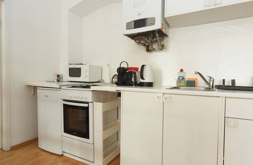 Funfhaus Apartment | Apartment No. 04 in Vienna near Schönbrunn/Westbahnhof | Keyless Check-In