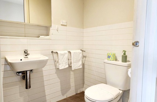 Shepparton South Apartment | Apartment No 2 · Central Shepparton Apartment great view of lake