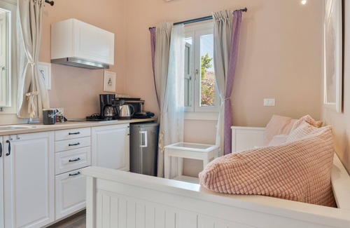 Symi Apartment | Apartment 'No 4 One Bedroom Symi Nautilus' with Sea View, Wi-Fi and Air Conditioning