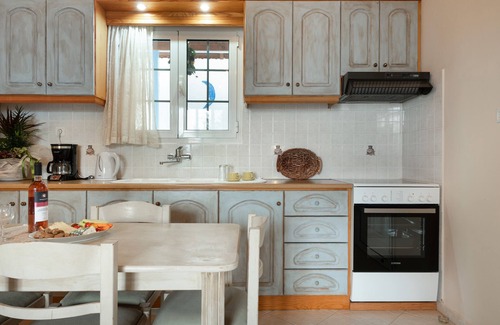 Panormos Apartment | Apartment 'No 5' with sea view, Wi-Fi and air conditioning