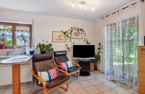 Adelhausen Apartment | Apartment 'Nussbäumle' with Private Terrace, Shared Garden and Wi-Fi