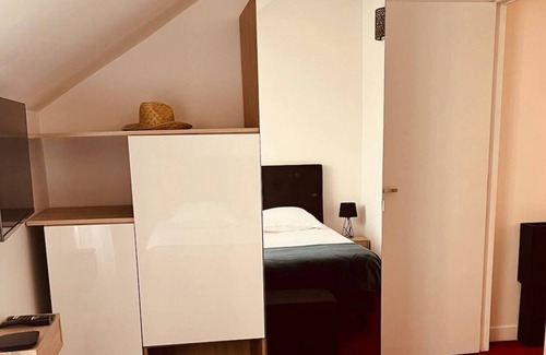Ormoy-la-Riviere Apartment | Apartment 'Oasis Près De Paris - Piscine' with Shared Pool, Balcony and Wi-Fi