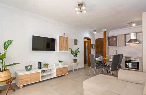 Los Mojones Apartment | Apartment Oceanic Breeze Share Pool by PVL