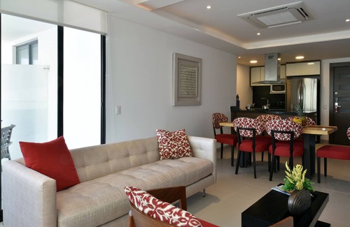 Manta Apartment | Apartment Ocean Side View Poseidon Building