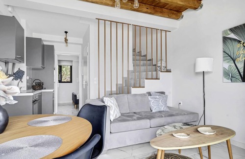 Nikiana Apartment | Apartment 'Oceanida' with Sea View, Wi-Fi and Air Conditioning