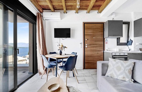 Nikiana Apartment | Apartment 'Oceanida' with Sea View, Wi-Fi and Air Conditioning