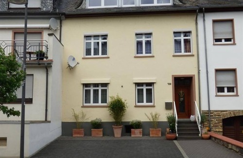 Zeltingen-Rachtig Apartment | Apartment OG - Georg's holiday home