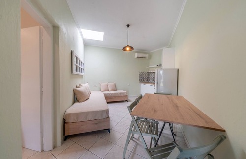 Sivota Apartment | Apartment 'Old Manor Cottage House 5' with Wi-Fi and Air Conditioning