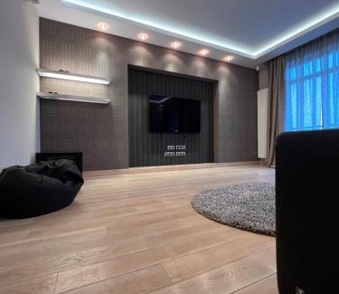 Halyts'kyi district Apartment | Apartment on Arkhipenka with Panorama View