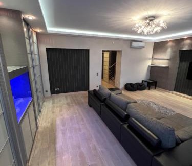 Halyts'kyi district Apartment | Apartment on Arkhipenka with Panorama View