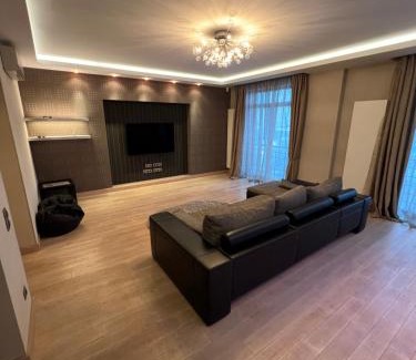 Halyts'kyi district Apartment | Apartment on Arkhipenka with Panorama View