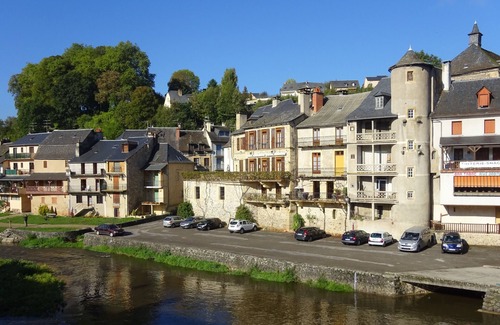 Saint-Geniez-d'Olt Apartment | Apartment on the Lot