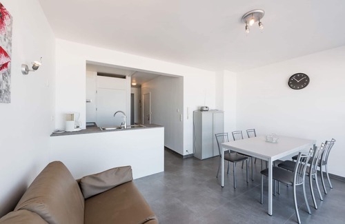 Koksijde-Bad Apartment | Apartment on Sea Wall with Stunning Views
