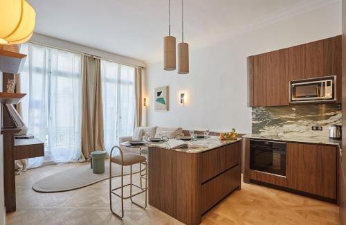 Faubourg-du-Roule Apartment | Apartment on the Champs Elysees