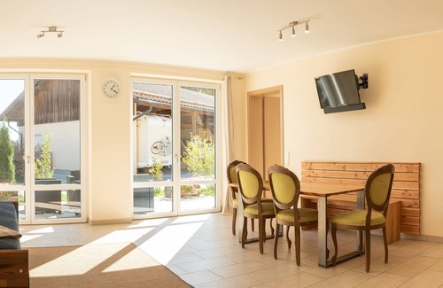 Wessling Apartment | Apartment on the horse farm! Vacation Apartment "Apple"