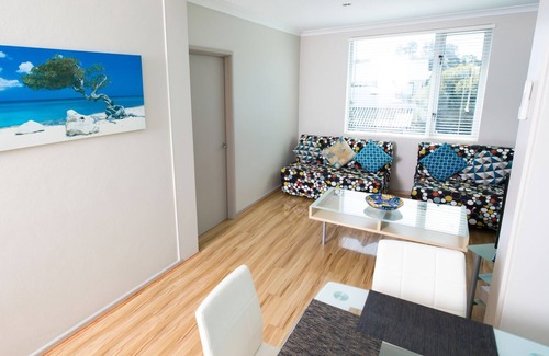Fremantle Apartment | Apartment on Wray Avenue 3