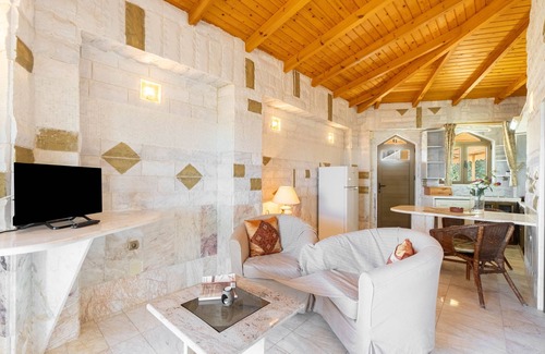 Katsimatika Apartment | Apartment 'Paco's Resort Luxury Villa 19' with Sea View, Wi-Fi and Air Conditioning