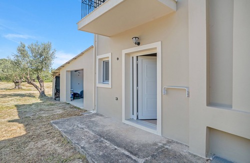 Sarlata Apartment | Apartment 'Panagis 1' with Mountain View, Wi-Fi and Air Conditioning