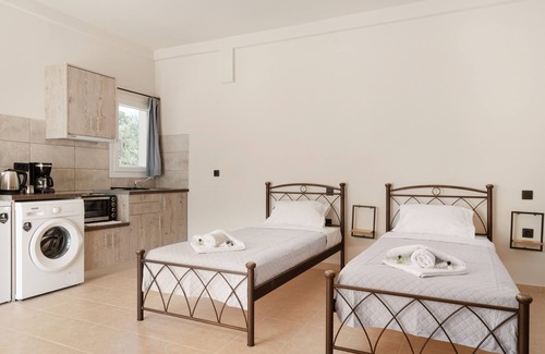 Sarlata Apartment | Apartment 'Panagis 3' with Mountain View, Wi-Fi and Air Conditioning