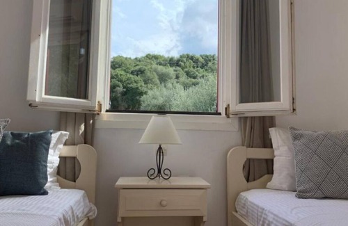 Aetos Apartment | Apartment 'Pandora Villa' with Mountain View, Wi-Fi and Air Conditioning