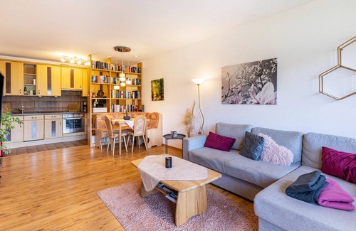 Bad Urach Apartment | Apartment "Panoramablick" with Private Garden & Wi-Fi