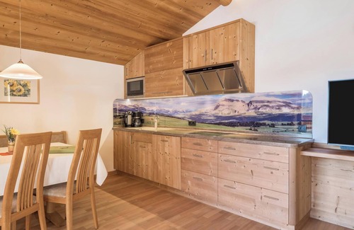 Albions Apartment | Apartment “Paradies” near Seiser Alm with Mountain View, Sauna, Wi-Fi & Balcony