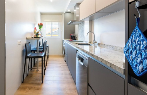 Benalmadena Costa Apartment | Apartment "Paradise" on the Beach with Pool, Tennis Court, Terrace & Wi-Fi