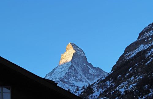 Zermatt Apartment | Apartment Pasadena-2 by Interhome