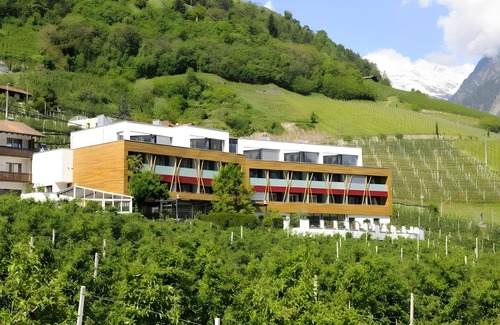Marlengo Apartment | Apartment 'Pazeider 312' with Mountain View, Wi-Fi and Air Conditioning