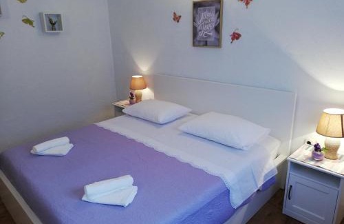 Vis Apartment | Apartment Pečarević - a holiday with a stunning view