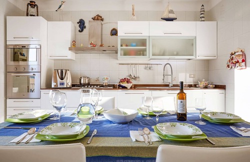 Pozzallo Apartment | Apartment "Pegaso House" with Sea View, Wi-Fi & Terrace