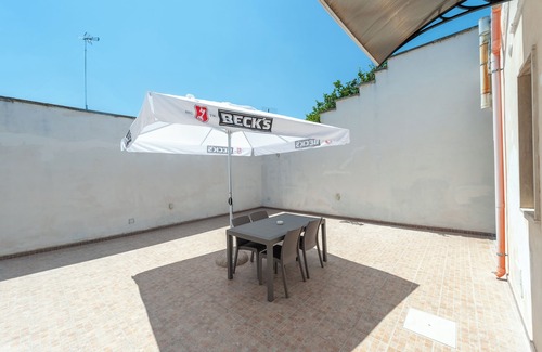 Squinzano Apartment | Apartment 'Petra' with Private Garden and Wi-Fi
