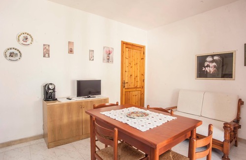 Sarroch Apartment | Apartment “Piano Terra” close to the Beach with A/C, Veranda & Garden