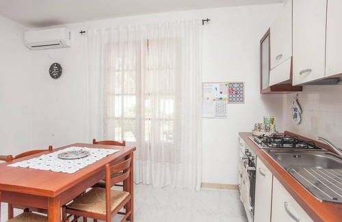 Sarroch Apartment | Apartment “Piano Terra” close to the Beach with A/C, Veranda & Garden