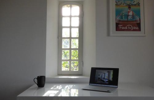 Chateauneuf-Grasse House | Apartment Picasso in large park with heated pool