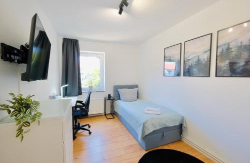 Celle Apartment | Apartment Pietsch - 6 Personen-3 Schlafzimmer- Boxspringbetten- Smart TV- Balkon- Zentral