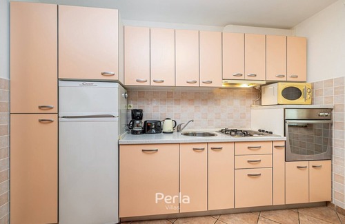 Vinkuran Apartment | Apartment PINETA with cozy terrace and grill