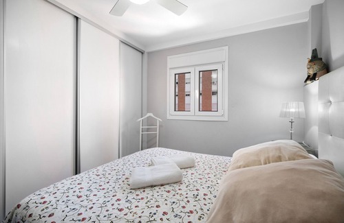 Cadiz Apartment | Apartment 'Piso Moderno Puerta Del Mar' with Balcony, Wi-Fi and Air Conditioning