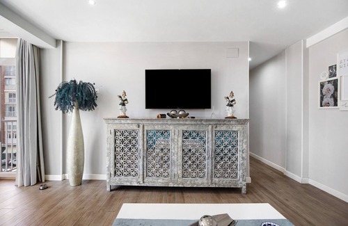 Cadiz Apartment | Apartment 'Piso Moderno Puerta Del Mar' with Balcony, Wi-Fi and Air Conditioning