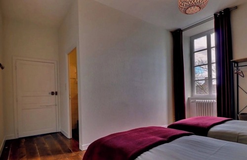Tremblay Apartment | Apartment 'Pivoine' with Shared Terrace, Shared Garden and Wi-Fi