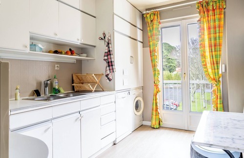 Loire-Atlantique Apartment | Apartment 'Plage Et Golf' with Sea View and Balcony