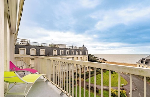 Loire-Atlantique Apartment | Apartment 'Plage Et Golf' with Sea View and Balcony