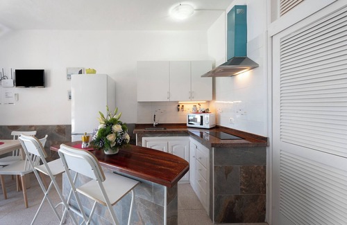 Alojera Apartment | Apartment 'Playa Azul - 3' with Sea View, Wi-Fi and Air Conditioning
