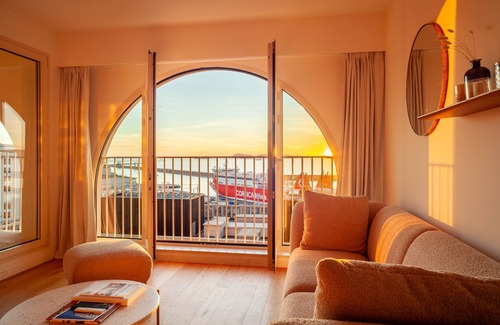 Euromed - La Joliette Apartment | Apartment "Porte Bleue" with Sea View, Private Terrace & Wi-Fi