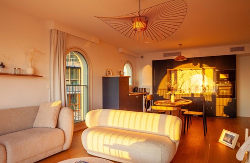 Euromed - La Joliette Apartment | Apartment "Porte Bleue" with Sea View, Private Terrace & Wi-Fi