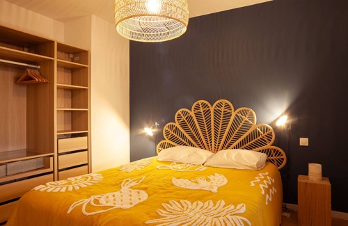 Euromed - La Joliette Apartment | Apartment "Porte Bleue" with Sea View, Private Terrace & Wi-Fi