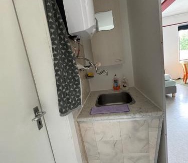Gwatt Apartment | Apartment Pottery - Park view