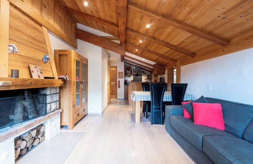 Saint-Jean-de-Sixt Apartment | Apartment 'Proche La Clusaz' with Mountain View and Balcony