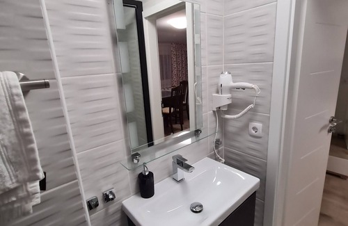 Bad Salzuflen Apartment | Apartment-Private Bathroom-Dachgeschoss