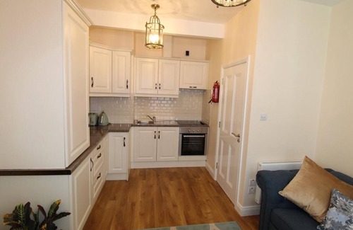 Kinsale Apartment | Apartment-Private Bathroom-Ref B